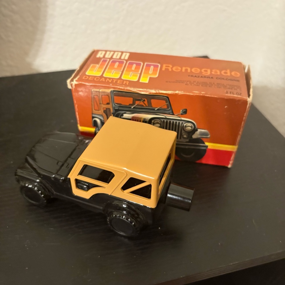 Avon Jeep Renegade Toy - Black and Tan
